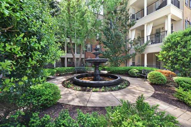 311 Seven Springs Way Apt 104, Brentwood, TN 37027