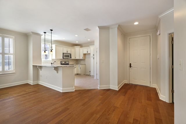 311 Seven Springs Way Apt 104, Brentwood, TN 37027