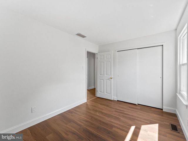 10 SLEEPY HOLLOW LN, Sicklerville, NJ 08081