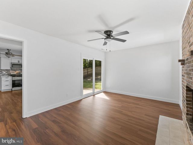 10 SLEEPY HOLLOW LN, Sicklerville, NJ 08081