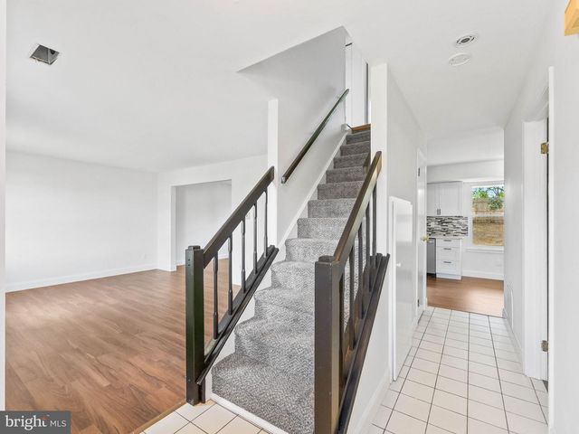 10 SLEEPY HOLLOW LN, Sicklerville, NJ 08081
