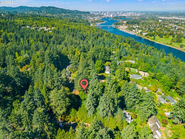 11000 S COLLINA Ave, Portland, OR 97219