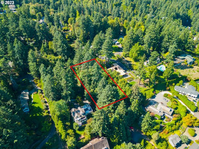 11000 S COLLINA Ave, Portland, OR 97219