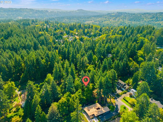 11000 S COLLINA Ave, Portland, OR 97219