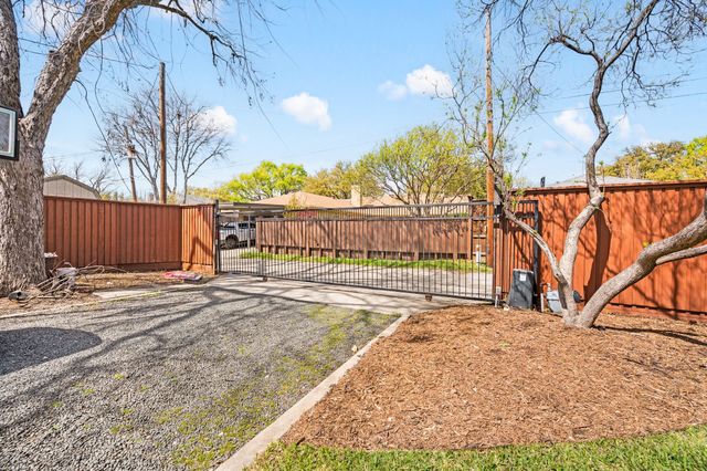 7853 El Pensador Drive, Dallas, TX 75248