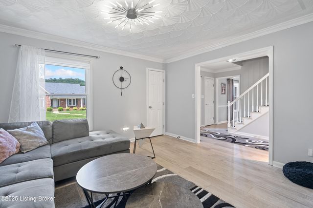 7503 Meaganwood Pl, Louisville, KY 40214