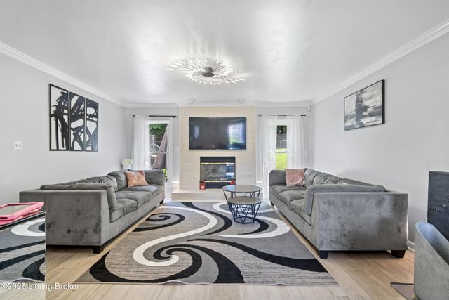 7503 Meaganwood Pl, Louisville, KY 40214