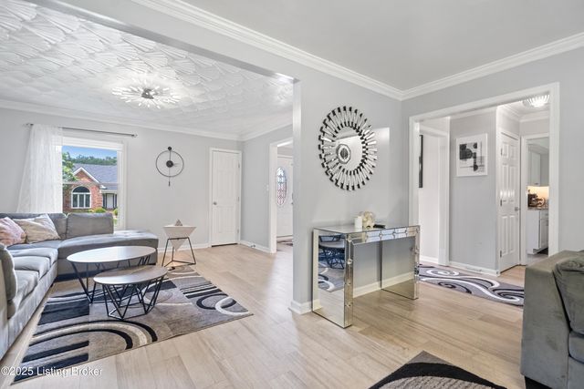 7503 Meaganwood Pl, Louisville, KY 40214