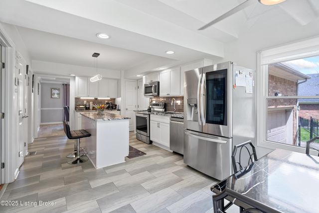 7503 Meaganwood Pl, Louisville, KY 40214