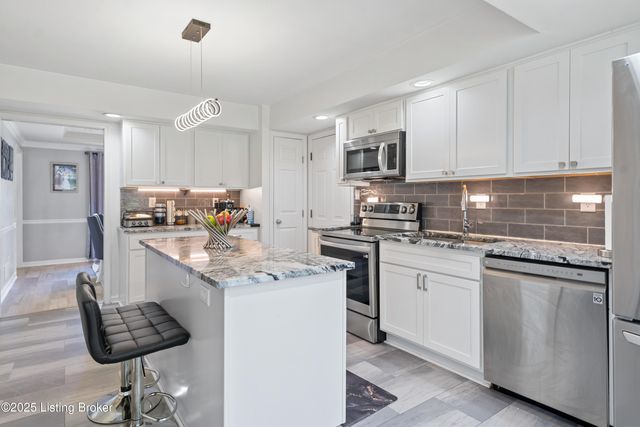 7503 Meaganwood Pl, Louisville, KY 40214