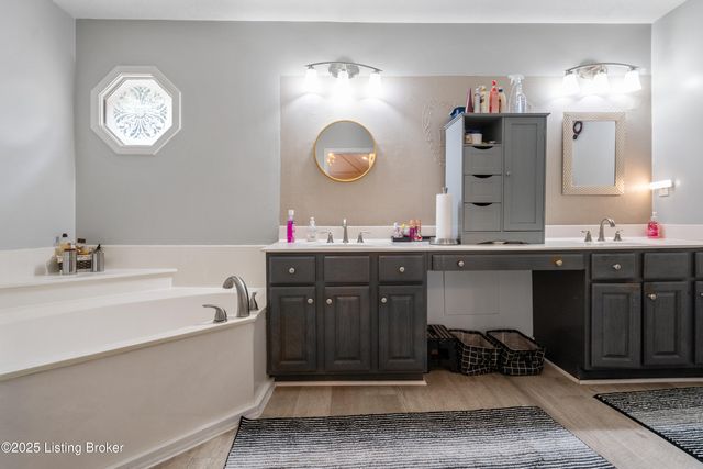 7503 Meaganwood Pl, Louisville, KY 40214