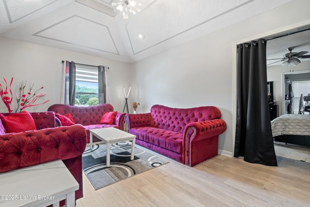 7503 Meaganwood Pl, Louisville, KY 40214