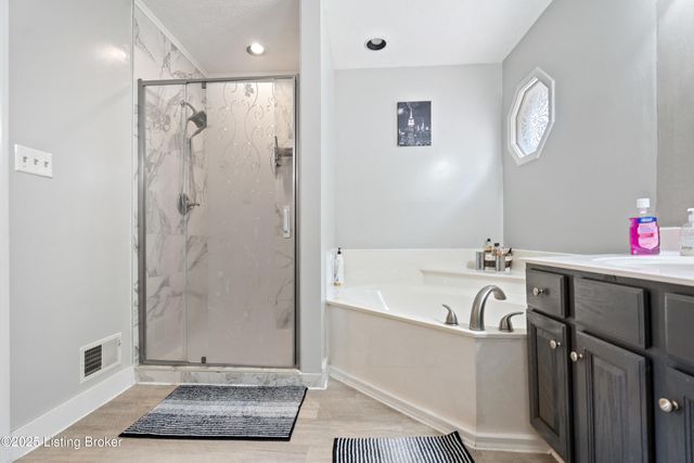 7503 Meaganwood Pl, Louisville, KY 40214