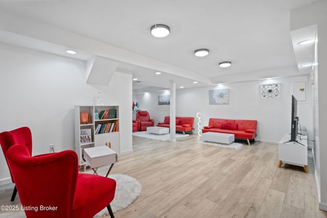 7503 Meaganwood Pl, Louisville, KY 40214