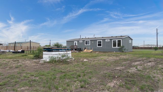 240 Private Road 4653, Hondo, TX 78861