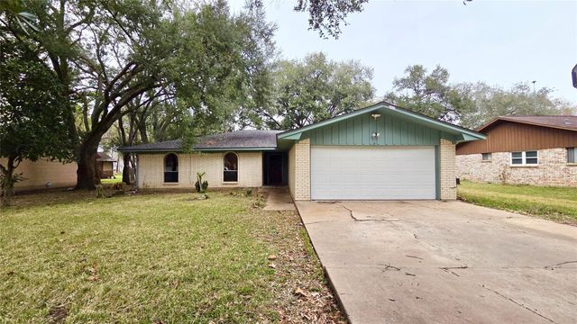 2105 Willow Street, Bay City, TX 77414