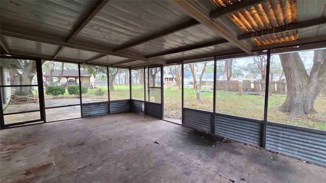 2105 Willow Street, Bay City, TX 77414