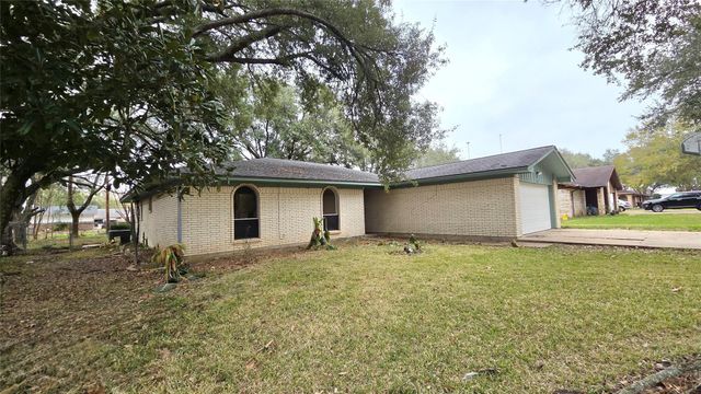 2105 Willow Street, Bay City, TX 77414