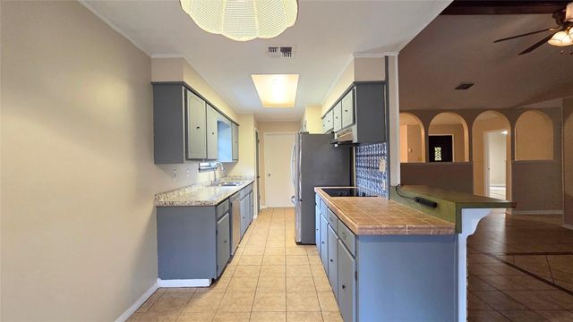 2105 Willow Street, Bay City, TX 77414