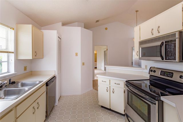 736 OLYMPIC CIRCLE B1, Ocoee, FL 34761