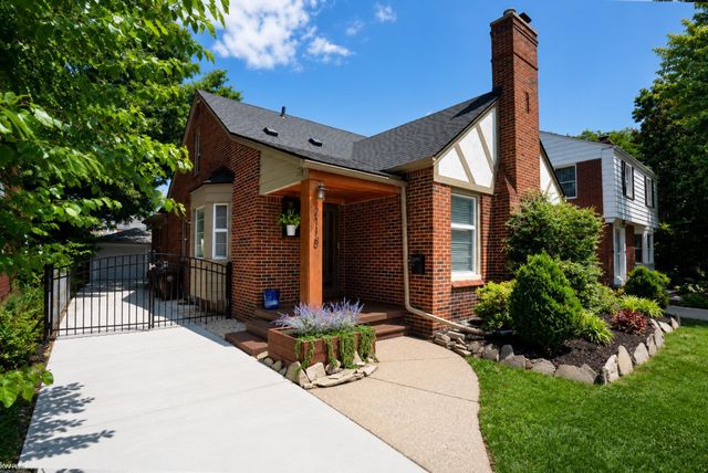 2118 Lennon Street, Grosse Pointe Woods, MI 48236