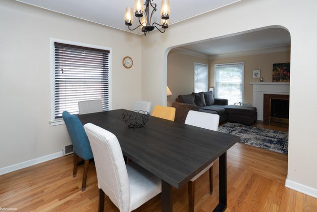 2118 Lennon Street, Grosse Pointe Woods, MI 48236