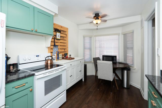 2118 Lennon Street, Grosse Pointe Woods, MI 48236