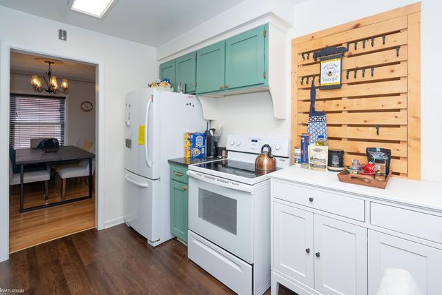 2118 Lennon Street, Grosse Pointe Woods, MI 48236