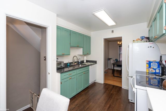 2118 Lennon Street, Grosse Pointe Woods, MI 48236
