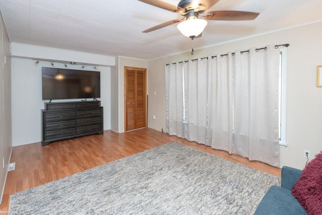 2118 Lennon Street, Grosse Pointe Woods, MI 48236