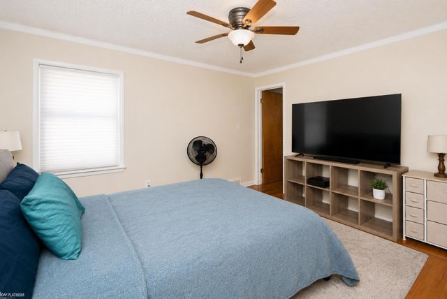 2118 Lennon Street, Grosse Pointe Woods, MI 48236