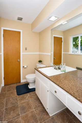 2118 Lennon Street, Grosse Pointe Woods, MI 48236