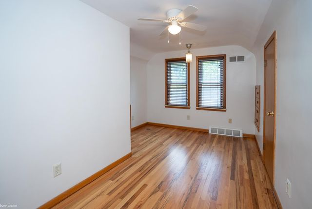 2118 Lennon Street, Grosse Pointe Woods, MI 48236