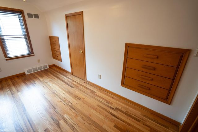 2118 Lennon Street, Grosse Pointe Woods, MI 48236