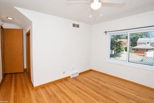 2118 Lennon Street, Grosse Pointe Woods, MI 48236
