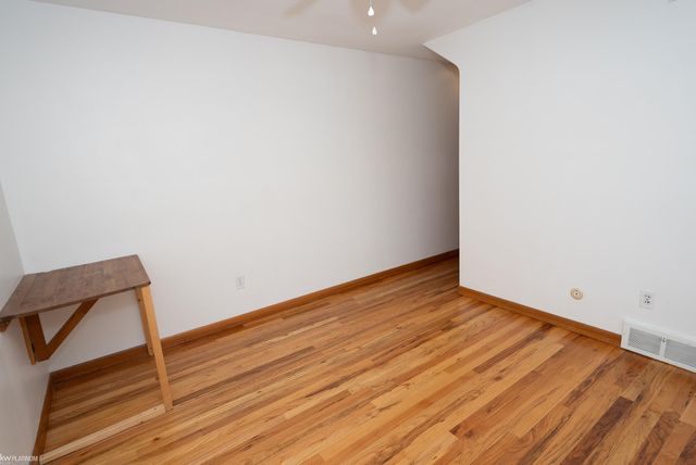 2118 Lennon Street, Grosse Pointe Woods, MI 48236