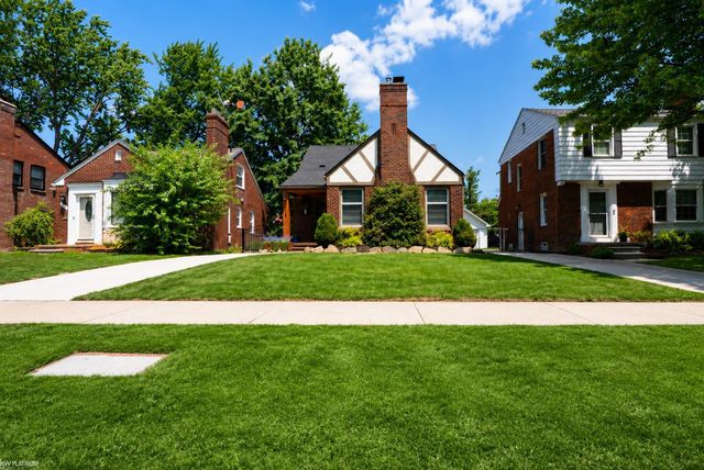 2118 Lennon Street, Grosse Pointe Woods, MI 48236