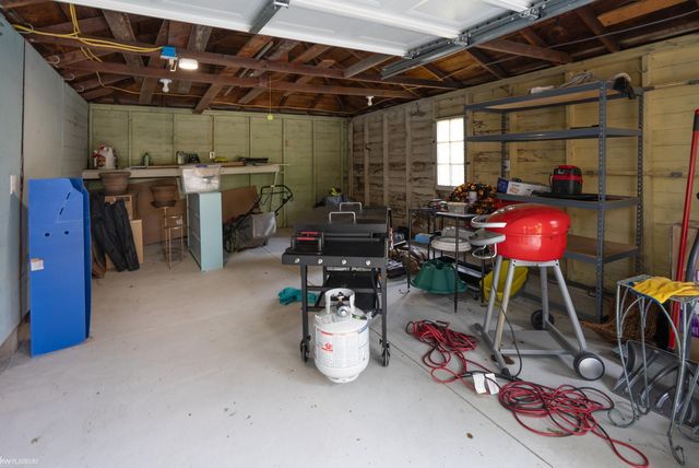 2118 Lennon Street, Grosse Pointe Woods, MI 48236
