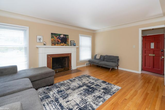 2118 Lennon Street, Grosse Pointe Woods, MI 48236