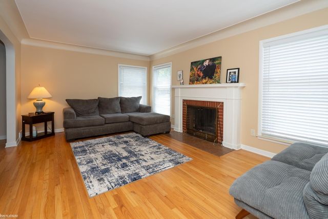2118 Lennon Street, Grosse Pointe Woods, MI 48236