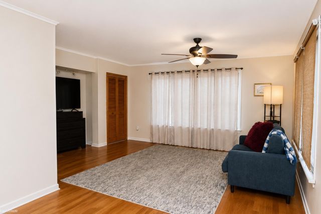 2118 Lennon Street, Grosse Pointe Woods, MI 48236