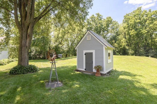 W247S8375 Stonehill DRIVE, Mukwonago, WI 53149