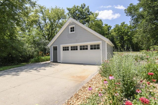 W247S8375 Stonehill DRIVE, Mukwonago, WI 53149