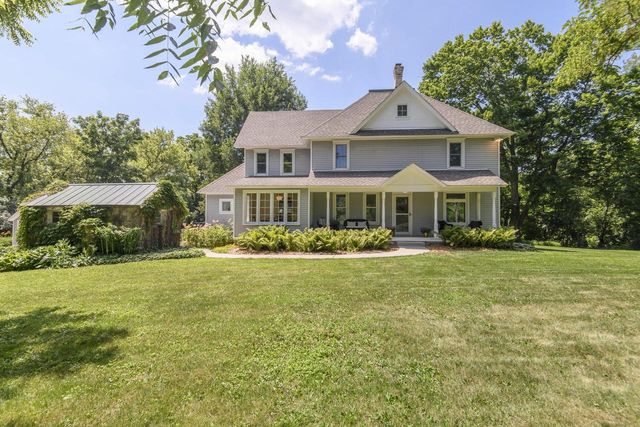 W247S8375 Stonehill DRIVE, Mukwonago, WI 53149