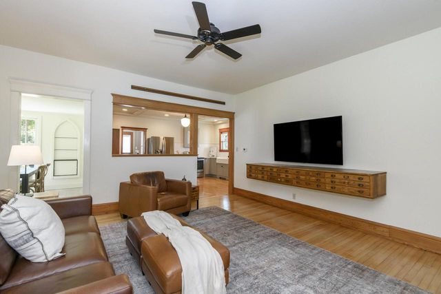 W247S8375 Stonehill DRIVE, Mukwonago, WI 53149