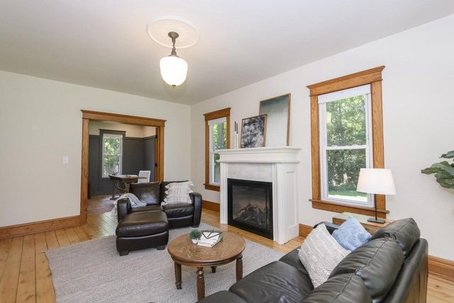W247S8375 Stonehill DRIVE, Mukwonago, WI 53149