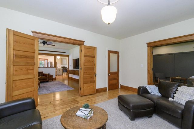 W247S8375 Stonehill DRIVE, Mukwonago, WI 53149