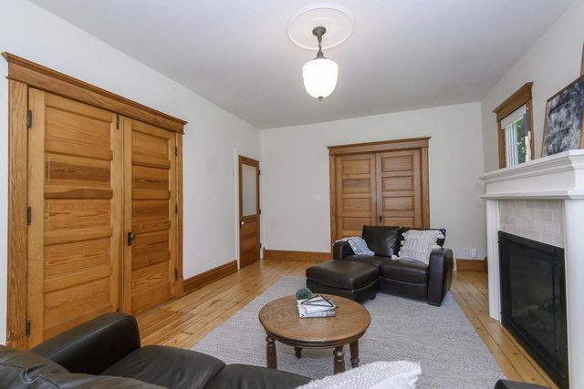 W247S8375 Stonehill DRIVE, Mukwonago, WI 53149
