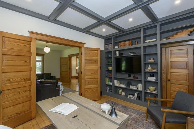W247S8375 Stonehill DRIVE, Mukwonago, WI 53149