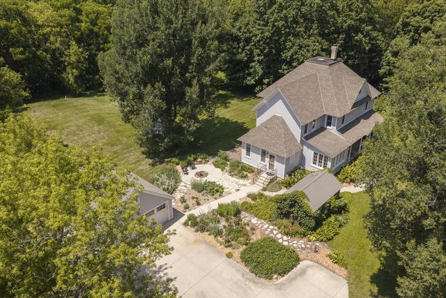 W247S8375 Stonehill DRIVE, Mukwonago, WI 53149